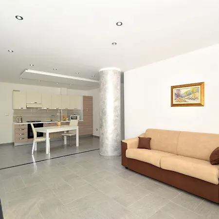 White Private Pool Βίλα Alcamo