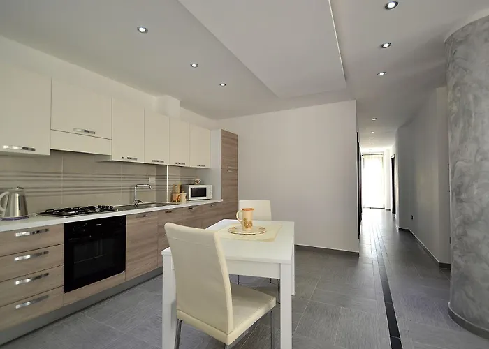 White Private Pool Villa Alcamo