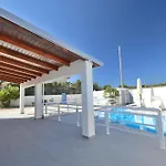 White Private Pool * Alcamo