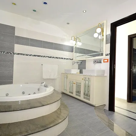 White Private Pool Вилла *